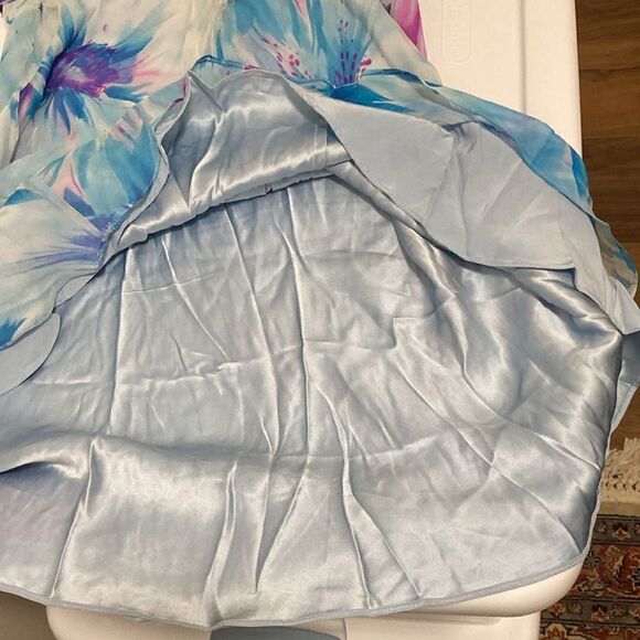 Melinda Eng Floral Printed Sleeveless Dress in Blue/Purple. Sample Size Small. - Picture 5 of 6